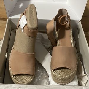 Brand new in box Marc Fisher Aliza ankle strap espadrille wedge so 8.5
